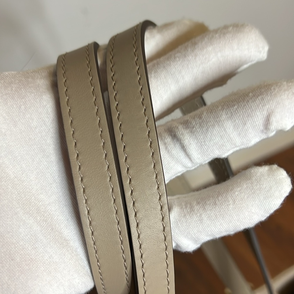 Louis Vuitton Gray Tote Bag with Monogram Design - Picture 9 of 13